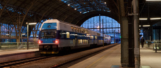 Zug im Prager Hauptbahnhof