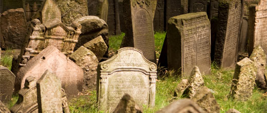 Grabsteine auf dem  alten jüdischen Friedhof