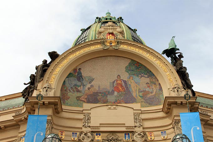 Detail der Fassade vom Obecni Dum